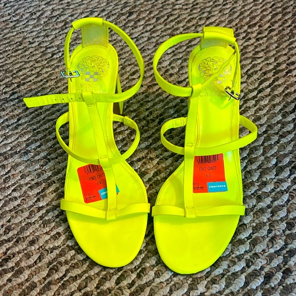 Vince Camuto Shoes - NWT Vince Camuto sandals size 8.5 neon yellow